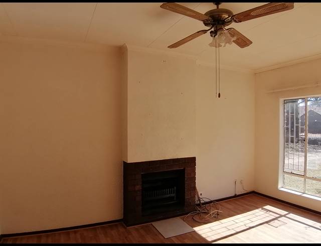 3 BEDROOM FREESTANDING FOR SALE IN STILFONTEIN EXT 4